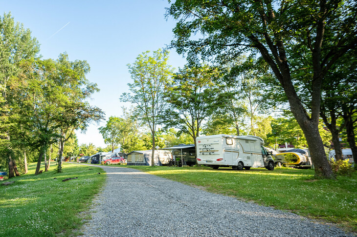 Camping-Katzenkopf-Urlauberplatz-Genuegend-Platz